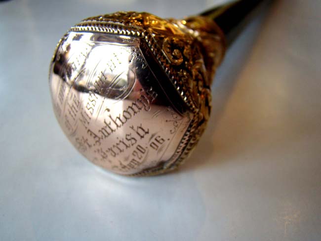 A fine Antique Gold Knobbed cane with ebony shaft and presentation inscription — image 2